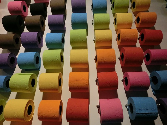 barevný toaletní papír